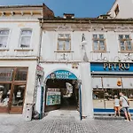Locart -Cozy Downtown Apartment, Near Black Church With Free Wi-Fi